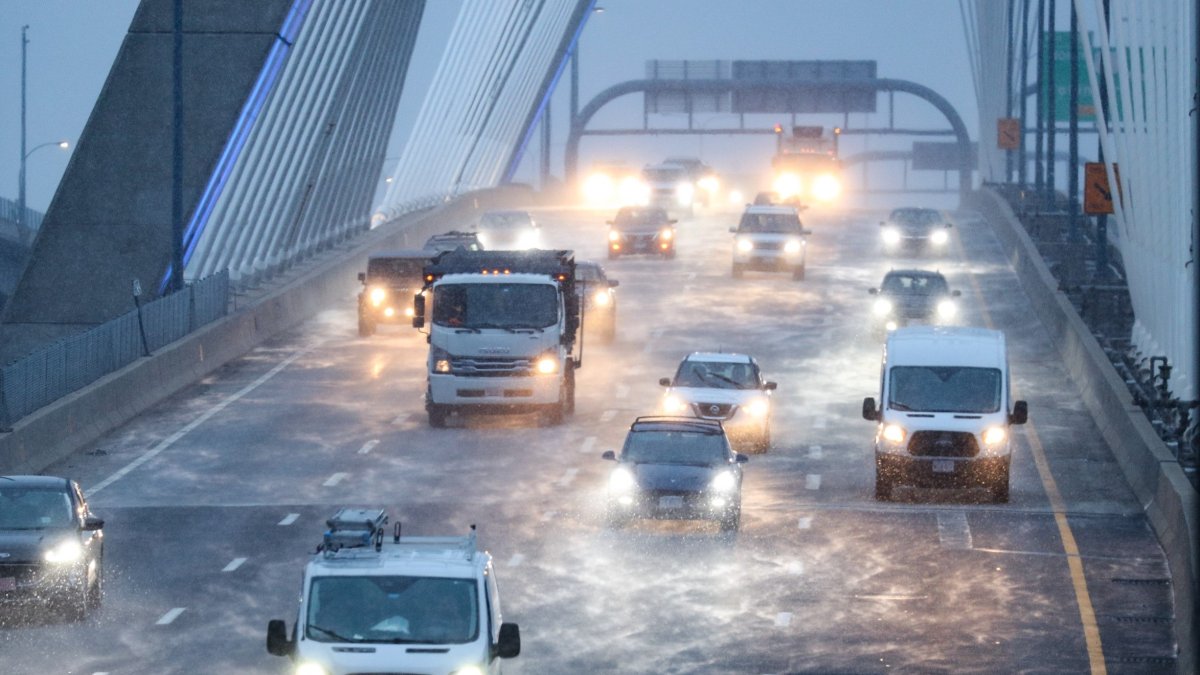 Massachusetts Traffic Slick Road Conditions Causes Crashes, Delays