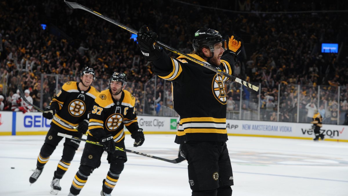 Bruins Win Home Game 4-2, Trail Hurricanes 2-1 in Series – NBC Boston