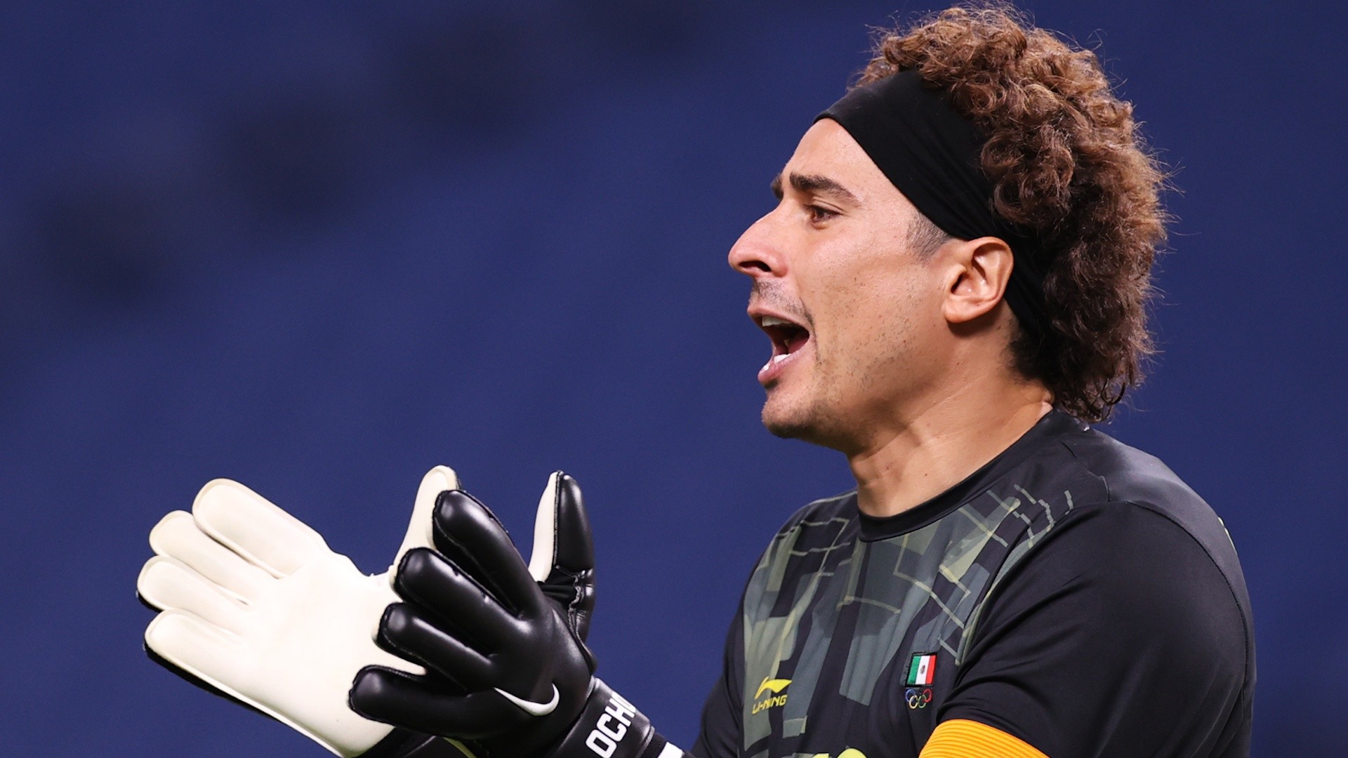 guillermo ochoa gloves