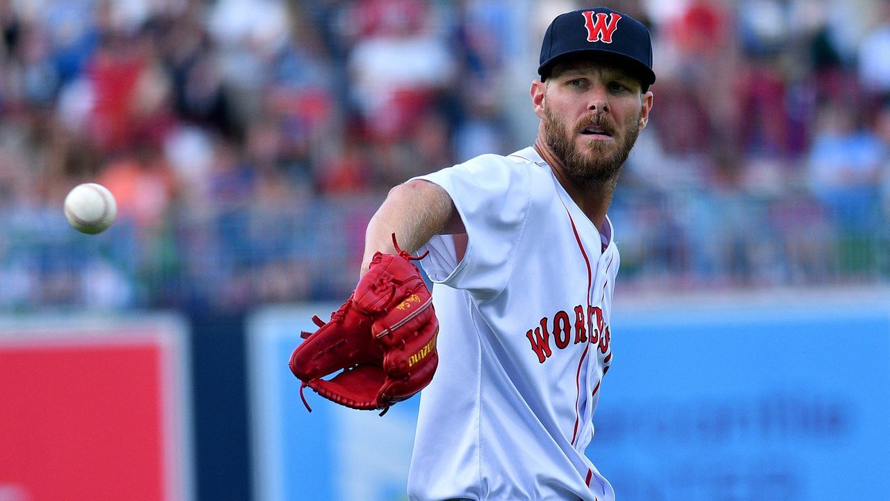 Red Sox pitcher Chris Sale suffers gruesome finger injury, leaves game vs.  Yankees