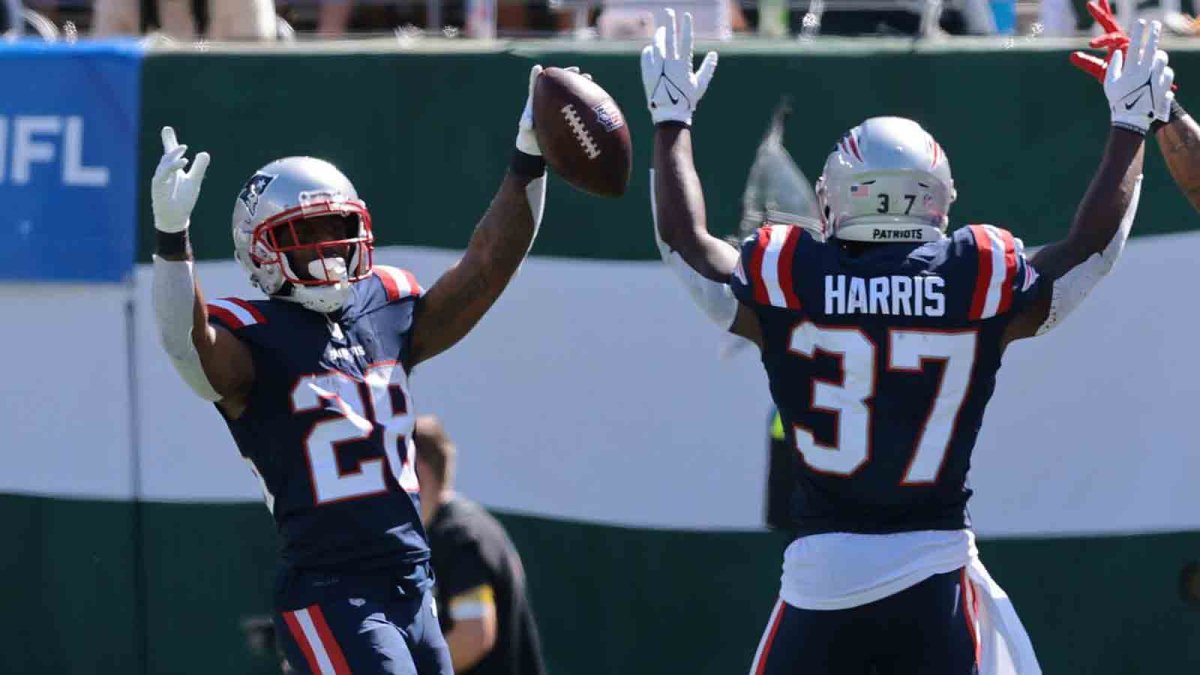 Patriots running back James White announces retirement from NFL