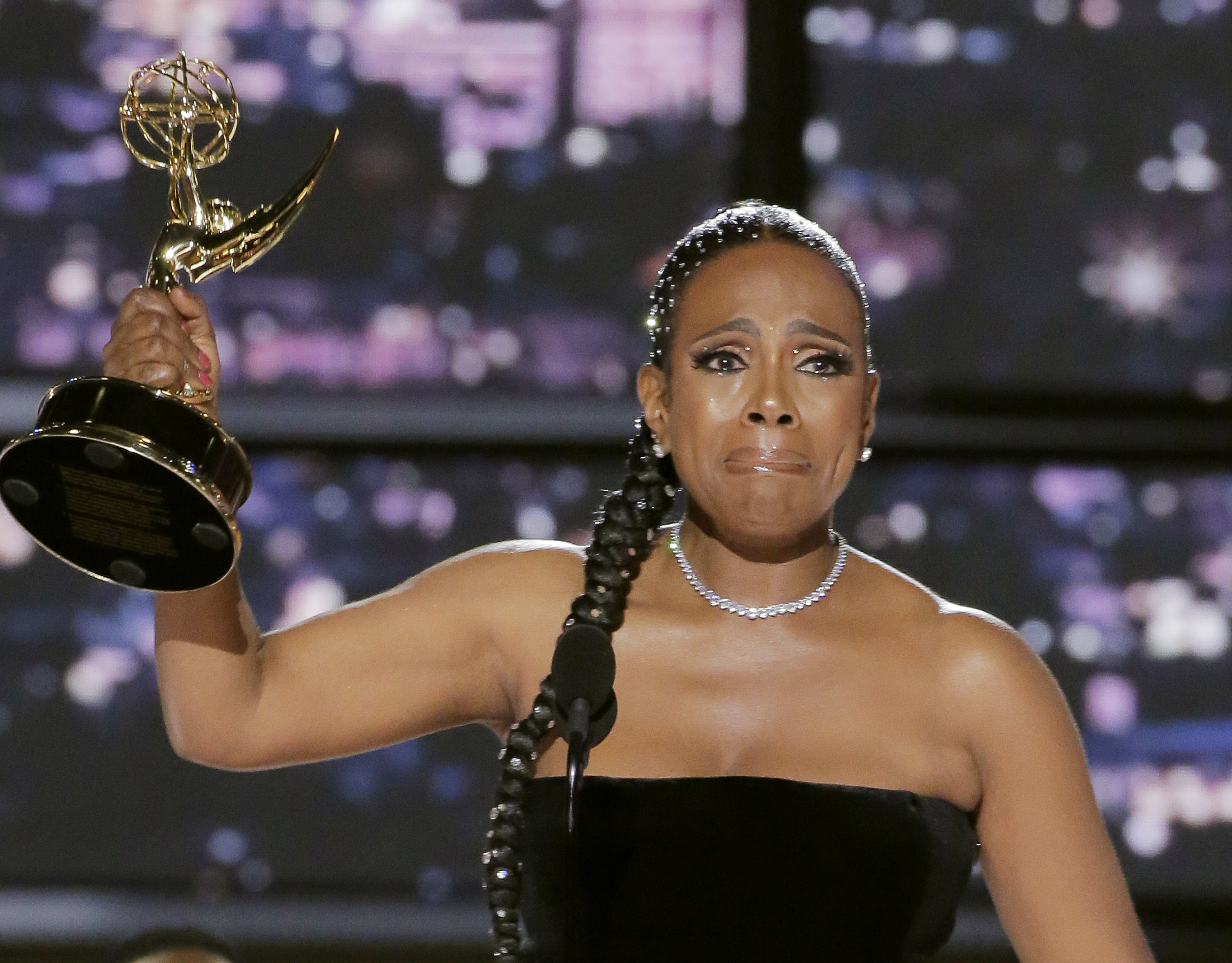 Best Emmys 2022 Moments: Sheryl Lee Ralph Sings, Jennifer Coolidge Dances  Off – NBC Los Angeles