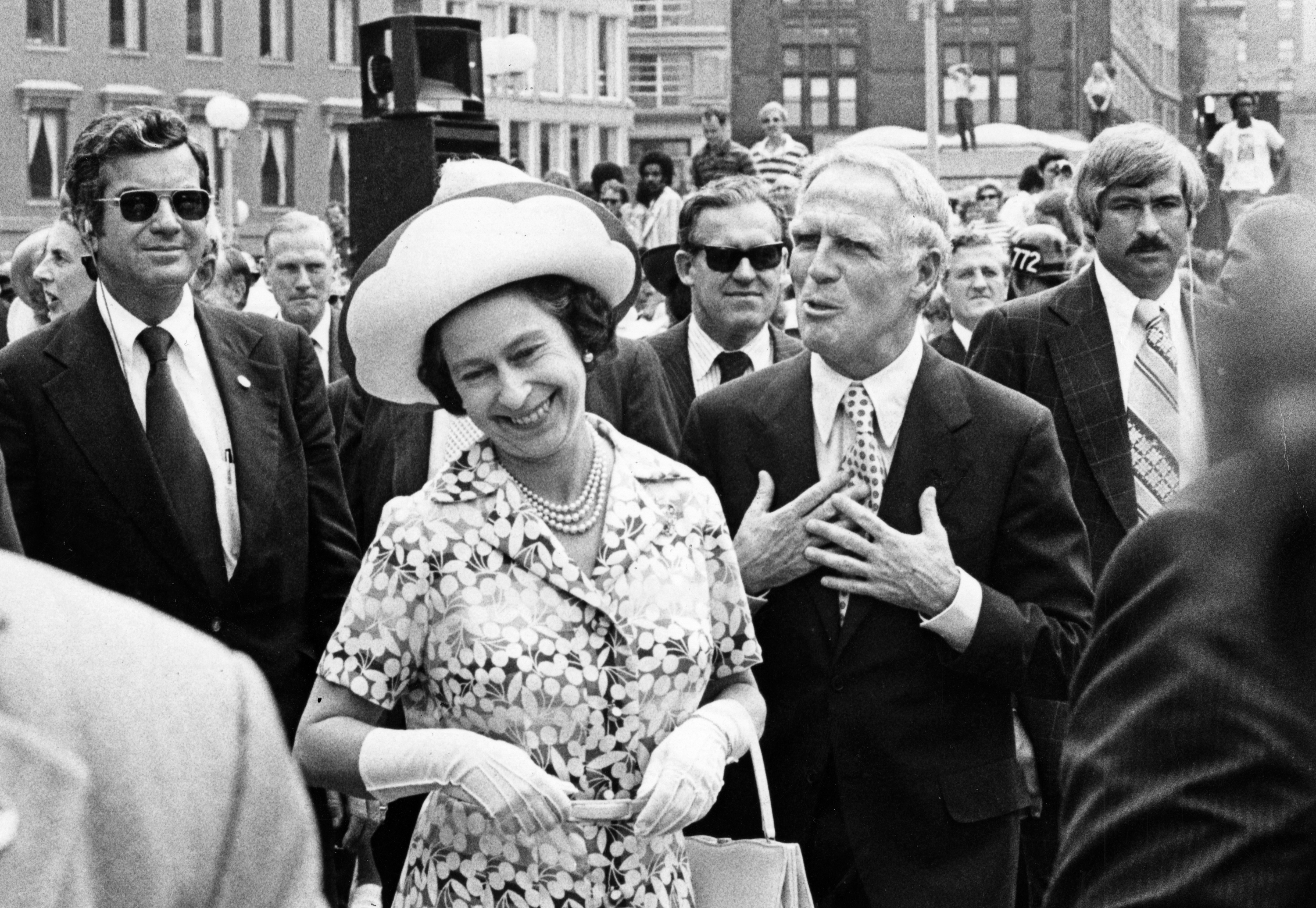 Queen Elizabeth II meets Boston mayor Kevin White, July 11, 1976. 