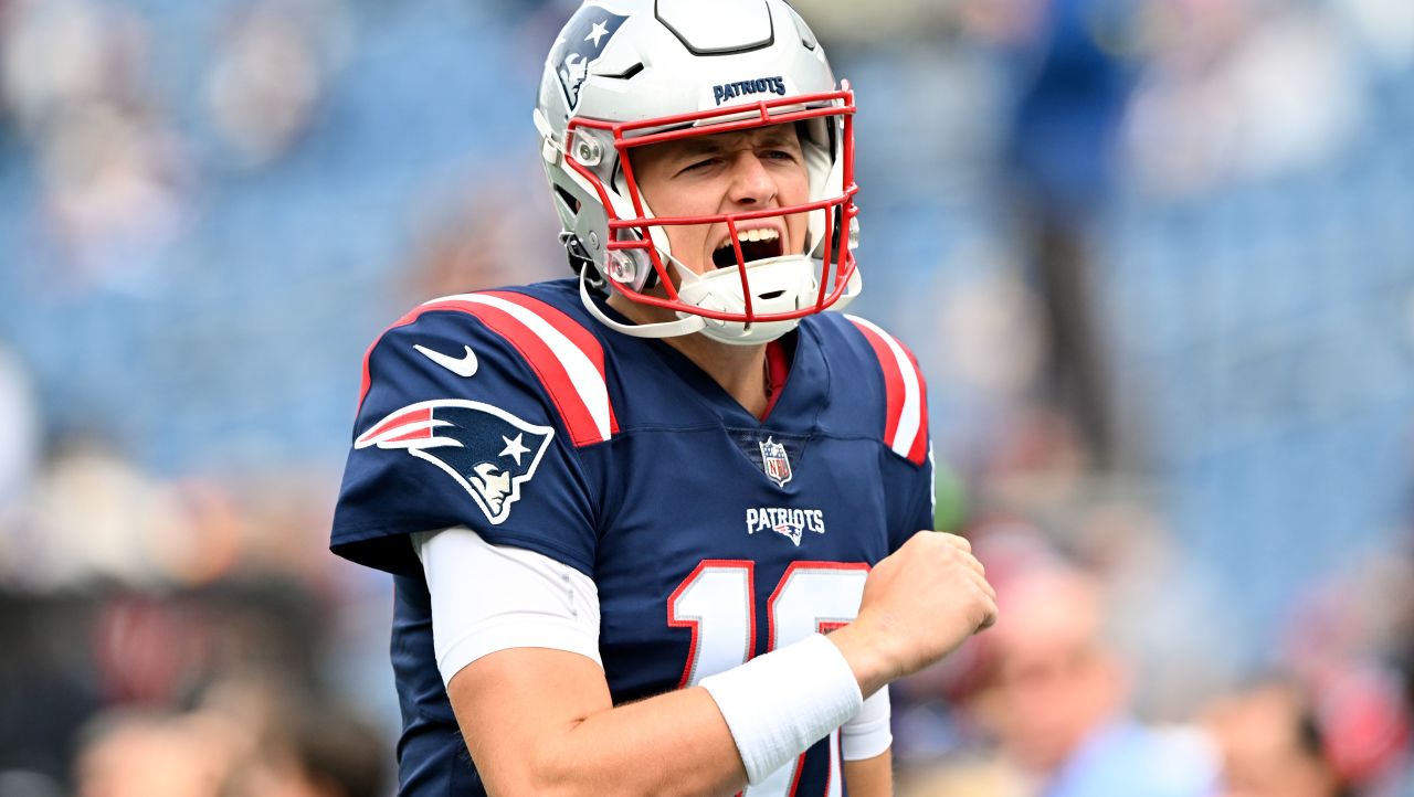 Mac Jones Injury News: Patriots Quarterback Goes Down With Leg Injury Late  in Ravens Loss