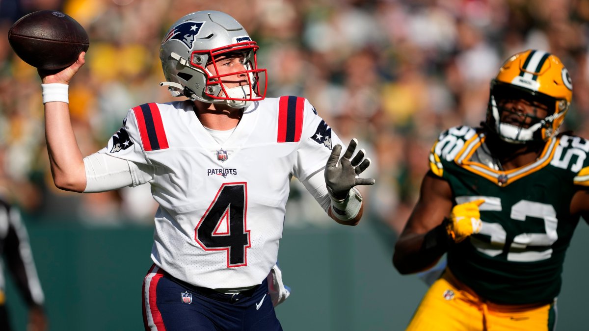 Aaron Rodgers spoils Bailey Zappe's debut as Patriots fall to Packers in OT  