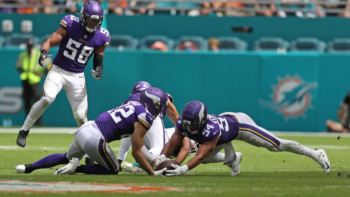 Vikings' Harrison Smith Dives for Remarkable INT Against Dolphins – NBC  Boston