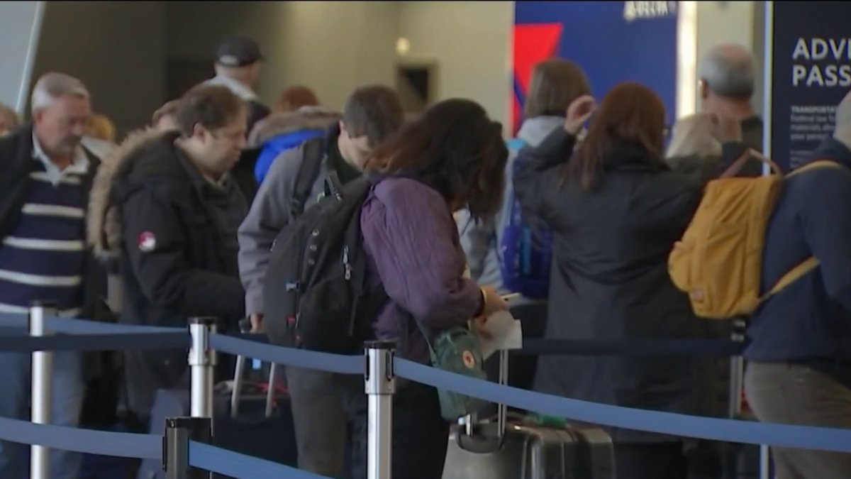 Thanksgiving Travel Expected to Keep Airports Busy