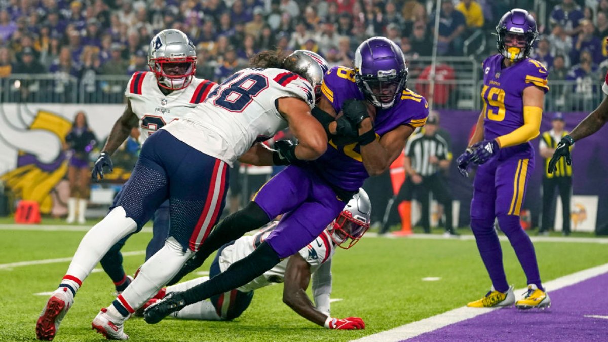 Vikings rebound from blowout to beat Patriots 33-26