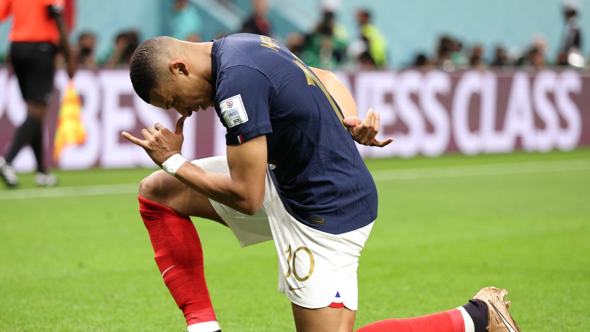 Kylian Mbappé, Olivier Giroud Make it 41 for France vs. Australia
