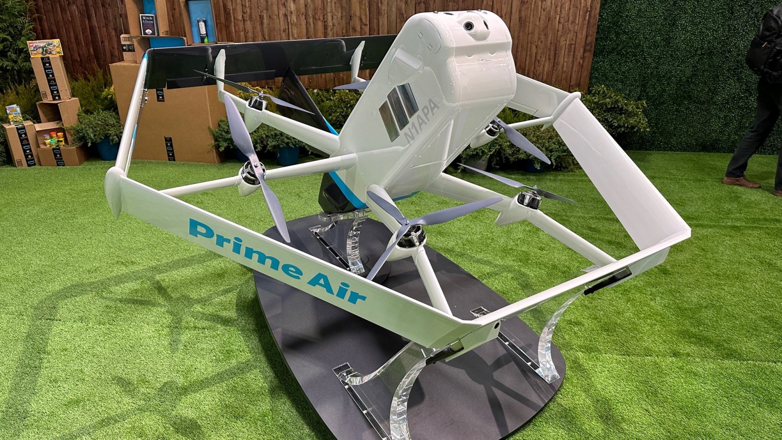 Meet New Amazon Package Delivery Robots – NBC Boston