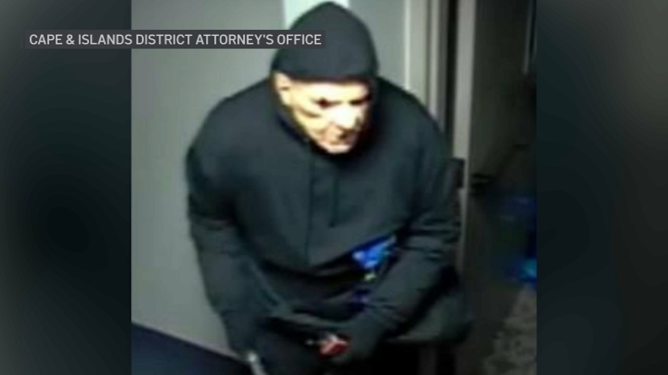 Martha’s Vineyard Bank Robbed, Falmouth Police Activity Not Related