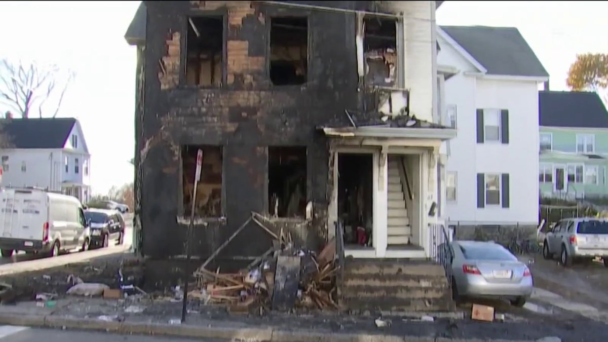 Lowell Apartment Fire Displaces 12 – NBC Boston