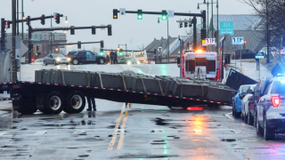 this trailer came apart from the truck cab