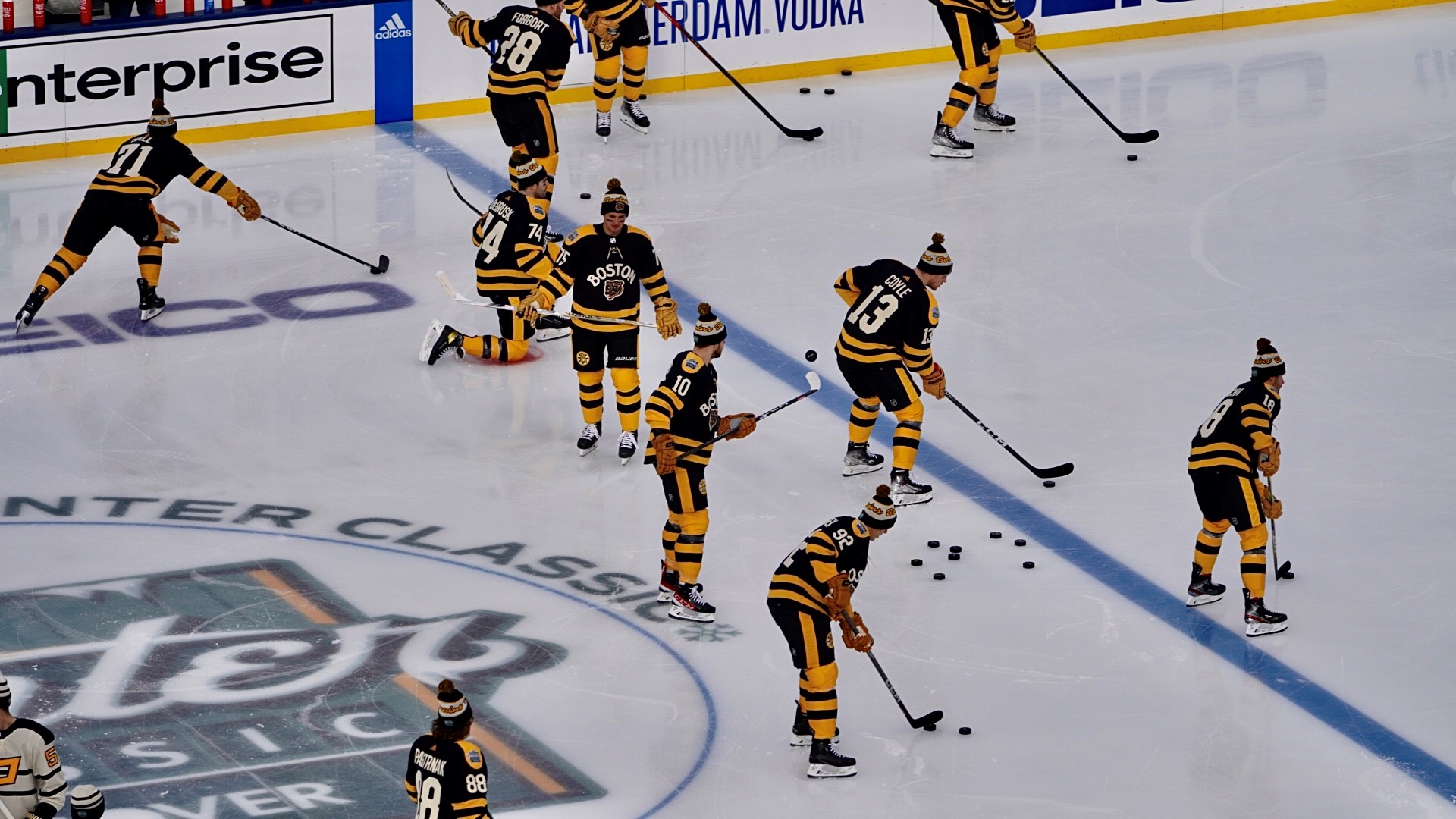DeBrusk scores 2 in 3rd, Bruins beat Pens in Winter Classic 
