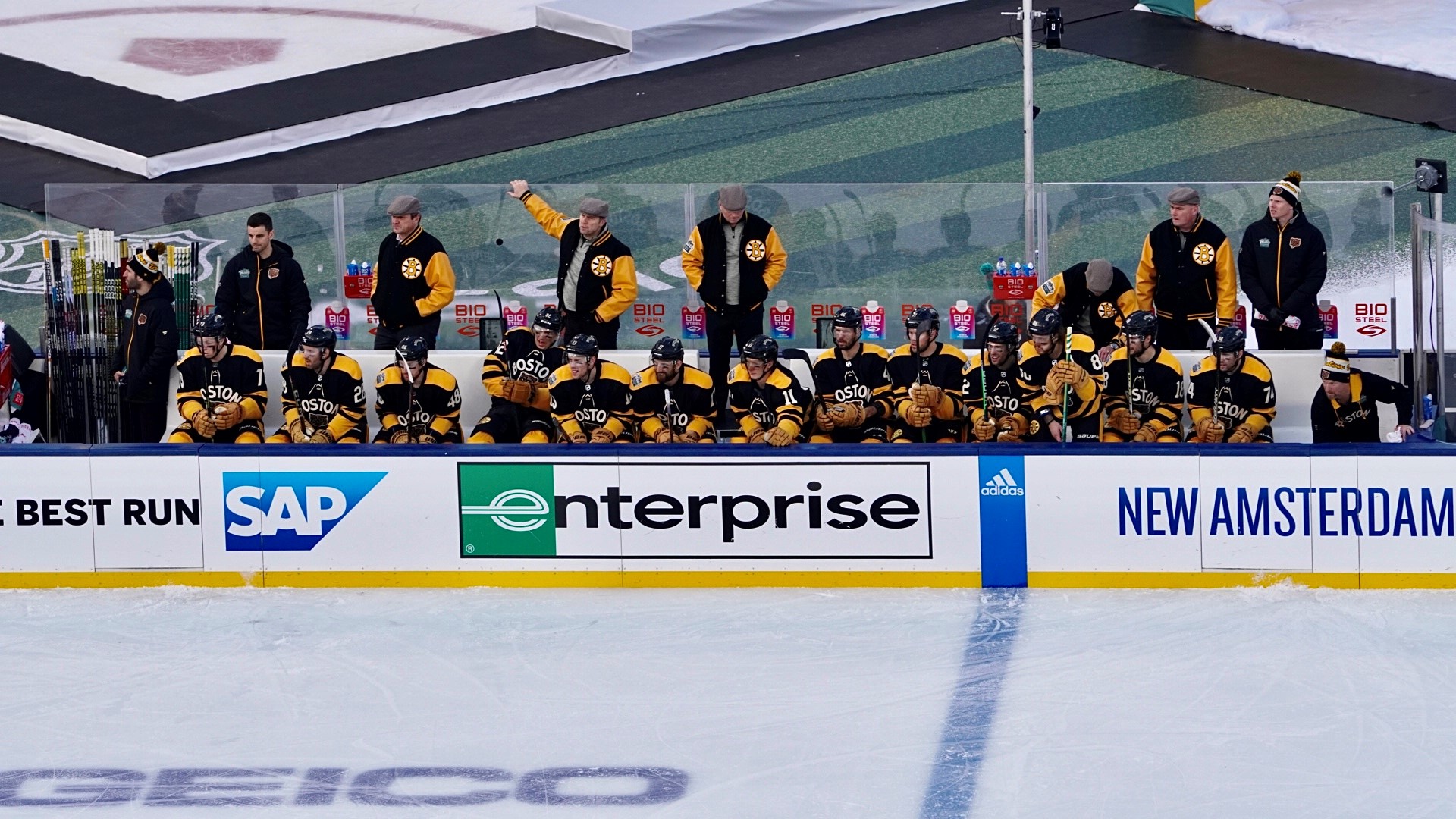 DeBrusk scores 2 in 3rd, Bruins beat Pens in Winter Classic – KXAN Austin