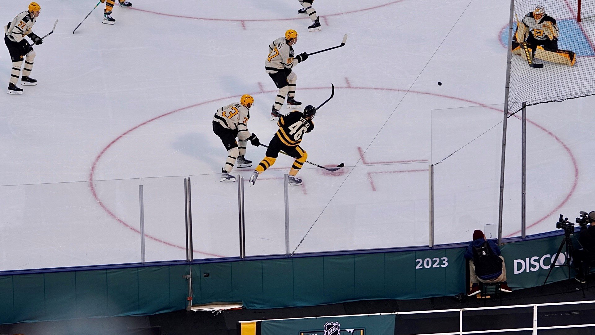 Winter Classic 2023 at Fenway Park - Penguins vs Bruins 18 x 24 Seri – Phenom Gallery Winter Classic 2023 at Fenway Park - Penguins vs Bruins 18 x 24 Seri – Phenom Gallery