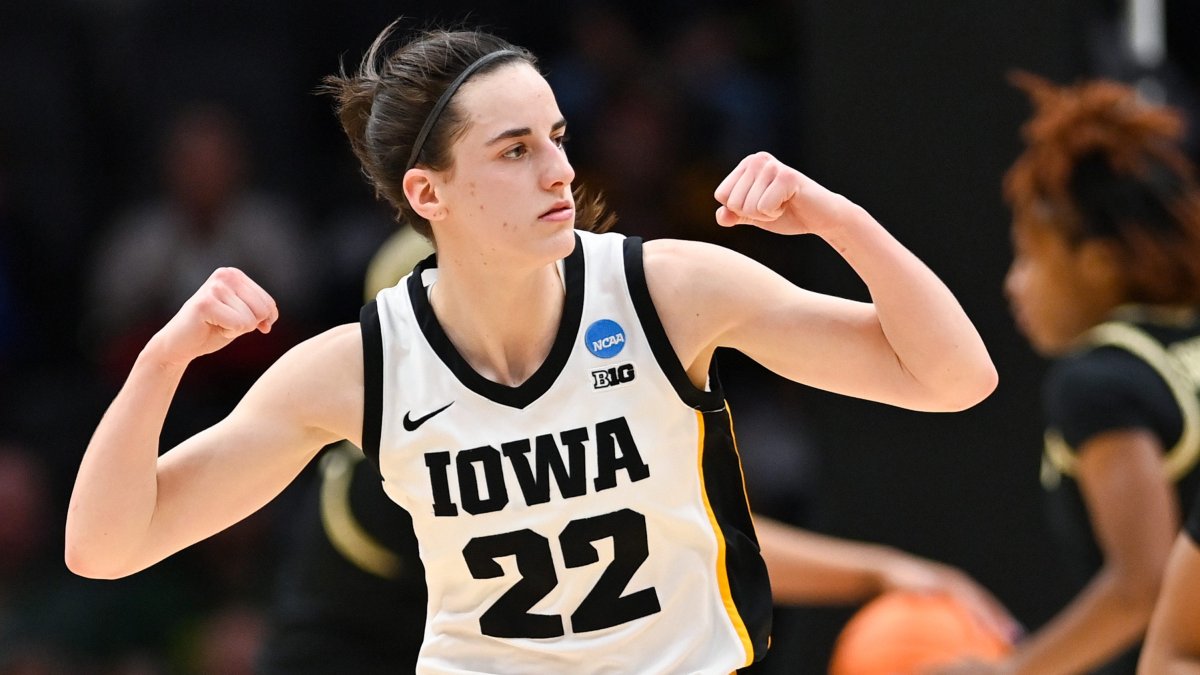 Women's college basketball player of the year race: Iowa's Caitlin