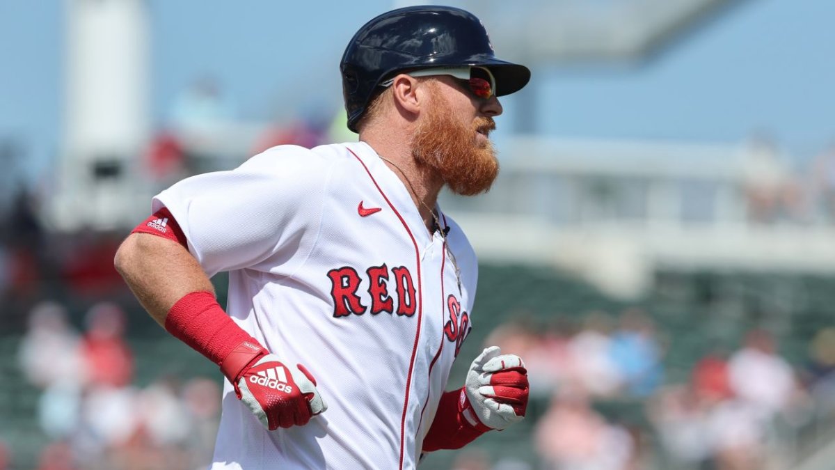 Boston's Justin Turner hit in face by pitch, leaves game - NBC Sports