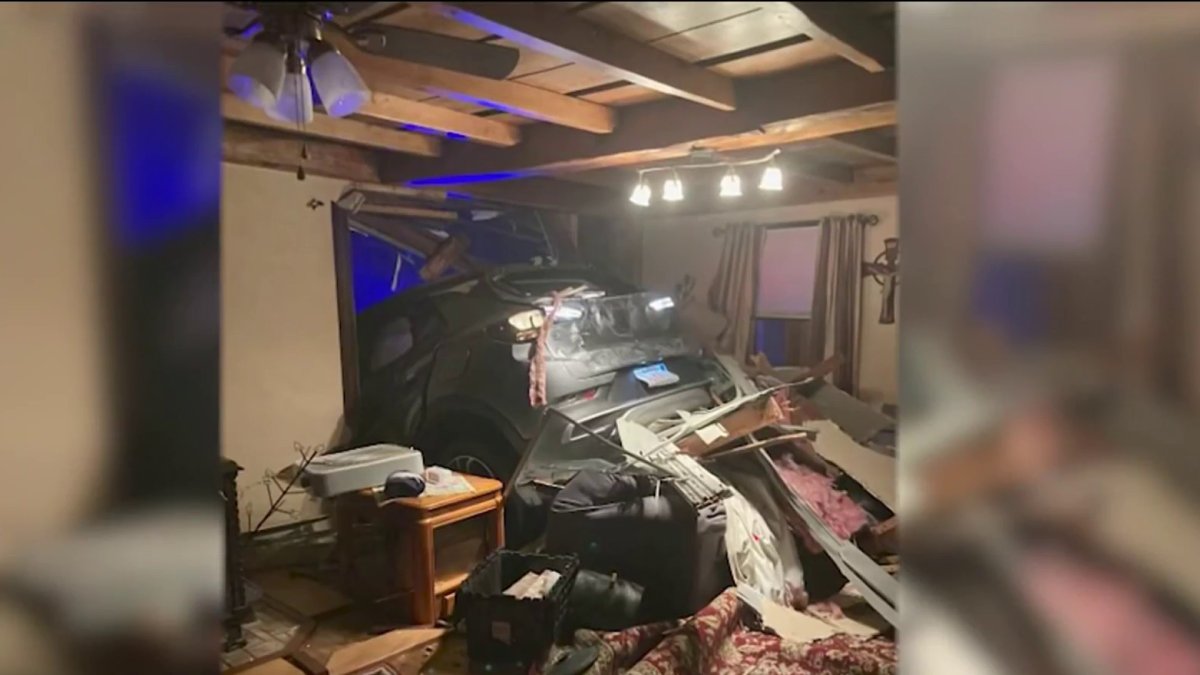 Car Slams Into Home in Townsend After Driver Flees Traffic Stop – NBC ...