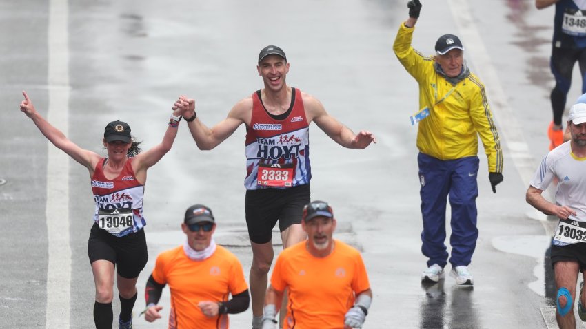 BOSTON, MASSACHUSETTS – APRIL 17: Former Boston Bruins NHL player Zdeno Chara (C) nears the finish line as he holds hands with Becca Pizzi (L) during the 127th Boston Marathon on April 17, 2023 in Boston, Massachusetts. (Photo by Omar Rawlings/Getty Images)