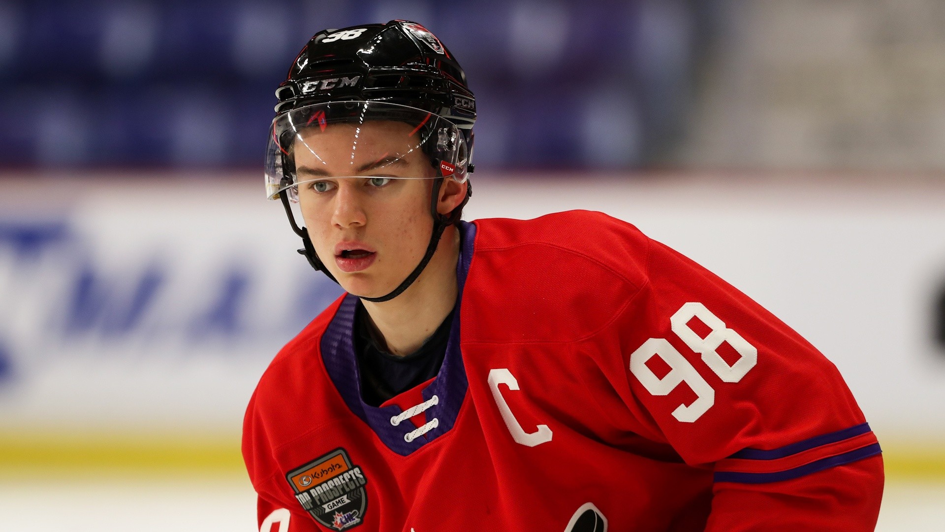 VIDEO: Connor Bedard refuses to sign young fan's Canadiens jersey