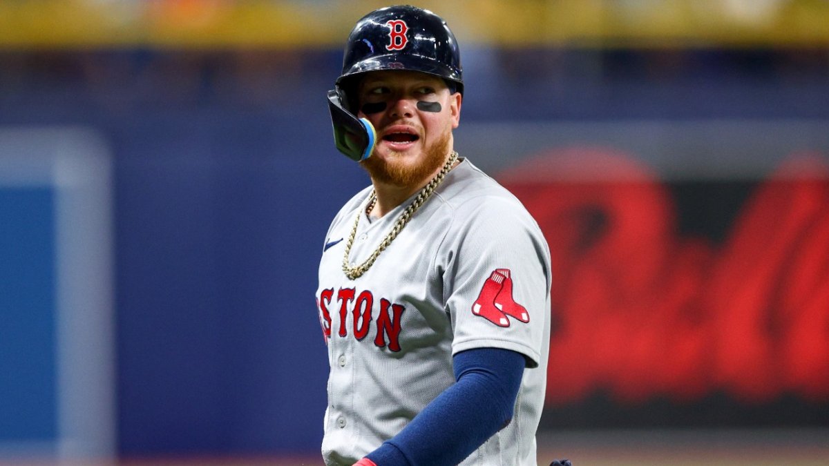 Verdugo becomes 1st player in Red Sox history to hit a leadoff