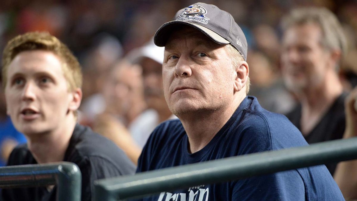 A look inside Curt Schilling's sad auction