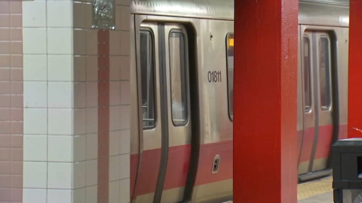 哈佛地铁站冒烟的报告引发了延误