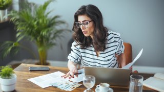 Young people are hoping to retire by 60 despite rising life expectancy and increasing retirement ages, according to the World Economic Forum.