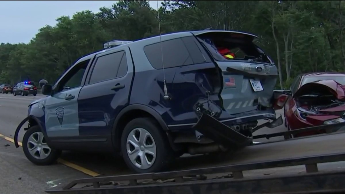 Massachusetts state trooper struck by vehicle on I-93