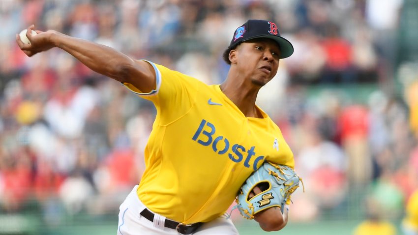 Why Oswaldo Cabrera is wearing his grandmother's tooth on a necklace