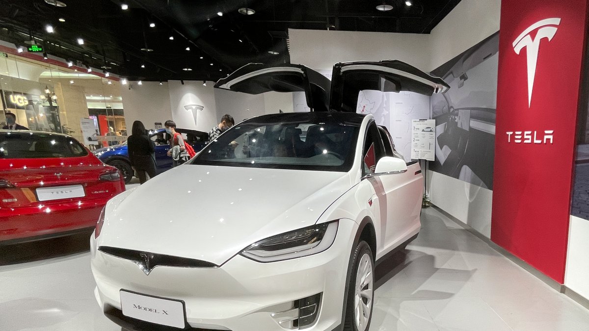 Tesla issues recall nearly 16,000 vehicles over seat belt issues NBC