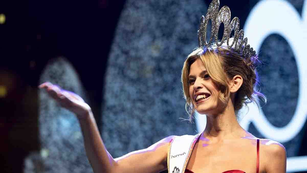 Transgendervrouw Ricky Valerie Cooley is gekroond tot Miss Nederland en gaat strijden om de titel Miss Universe – NBC Boston