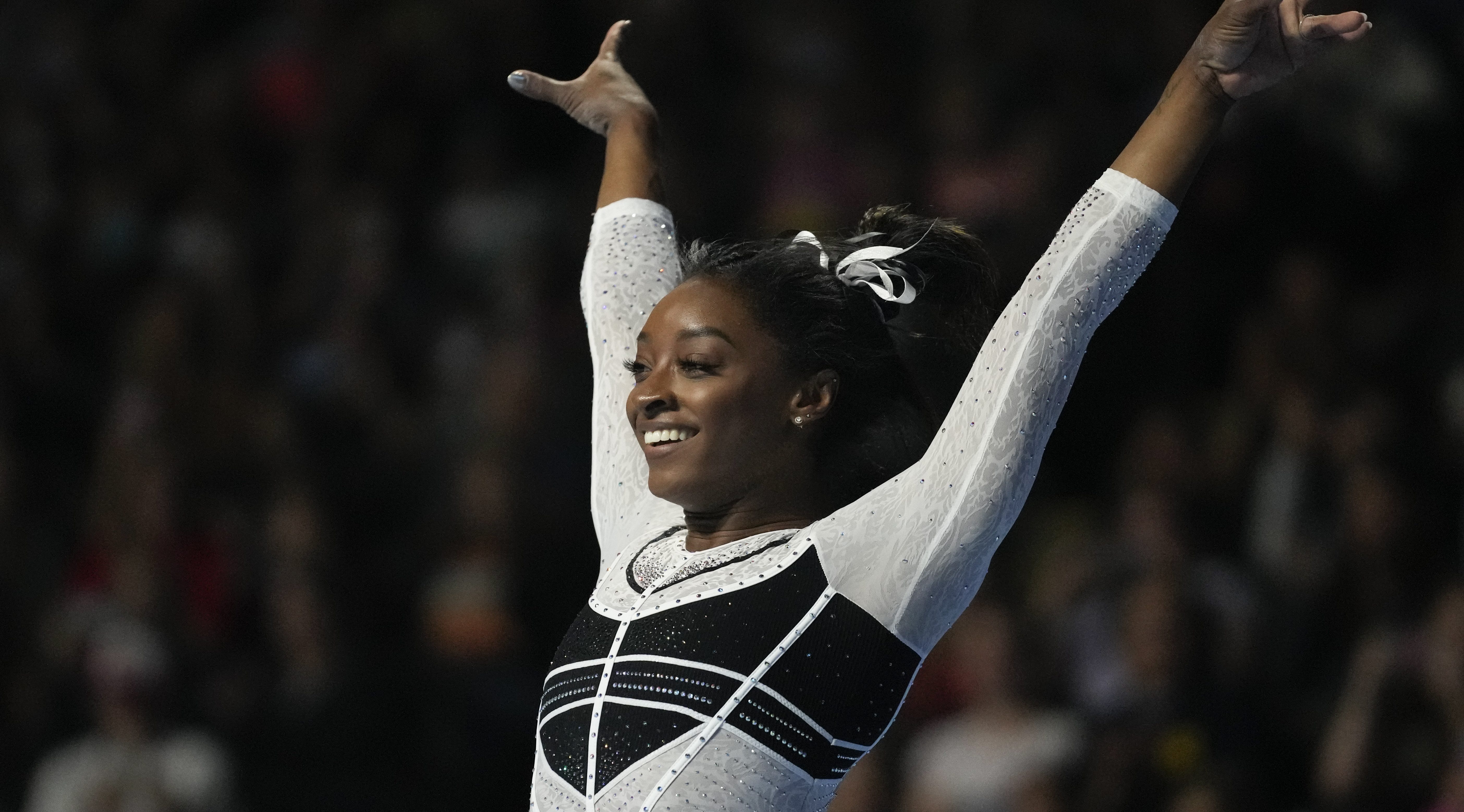 Simone Biles clinches record world gymnastics championships team