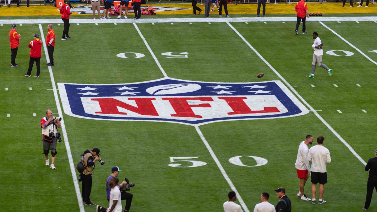 Check out Raiders logo on Allegiant Stadium's brand-new turf field