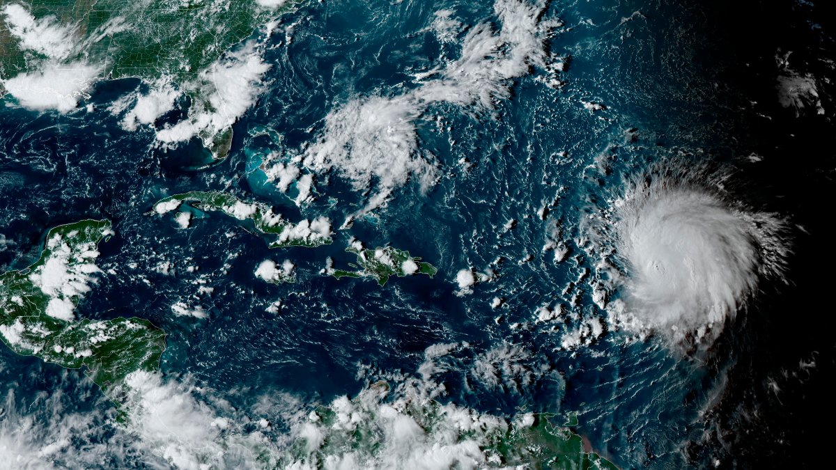 Lee close to hurricane strength in Atlantic, Expected to rapidly intensify