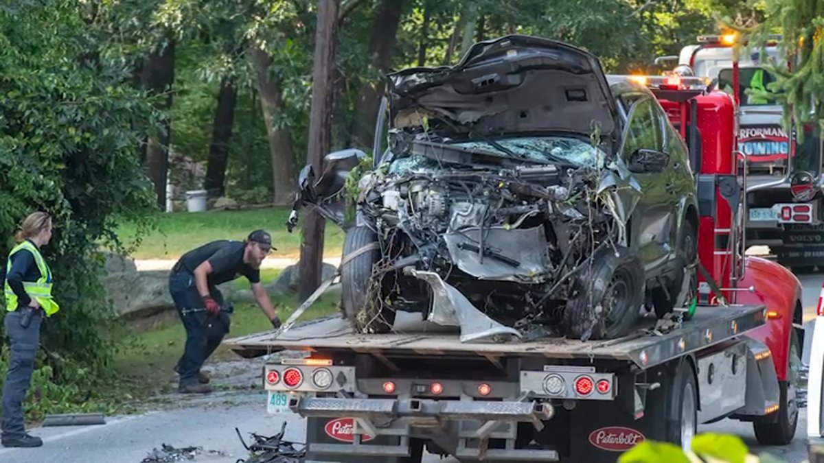 Two-car crash at Sixth and E leaves both drivers injured , closes  intersection