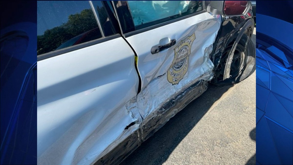 3 teenagers arrested after crashing into cruiser, injuring officers ...