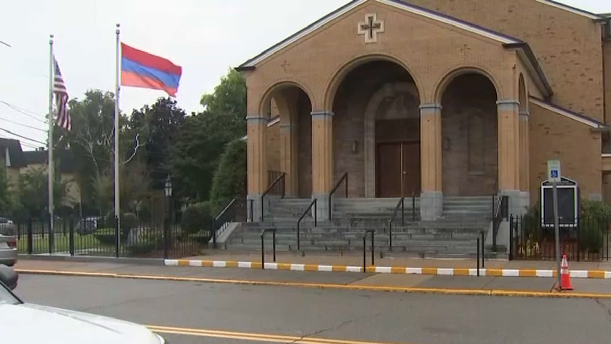 警方调查华特敦亚美尼亚教堂留下的纸条