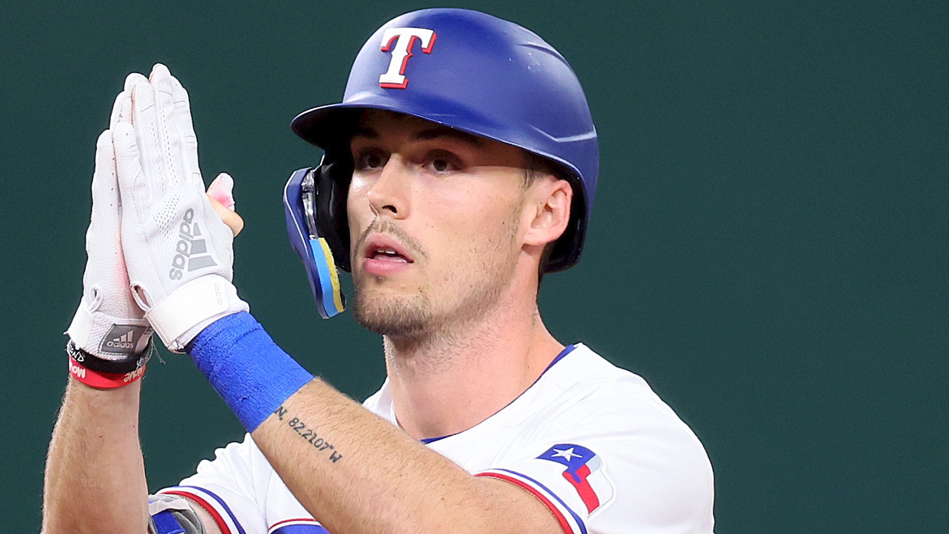 Texas Rangers: Meet Evan Carter, the star rookie outfielder