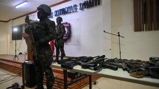 The direction of the national police displays weapons recovered from gangs during an operation carried out by the police at a press conference in Port-au-Prince.