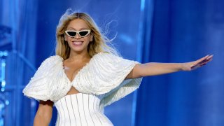 Beyoncé performs onstage