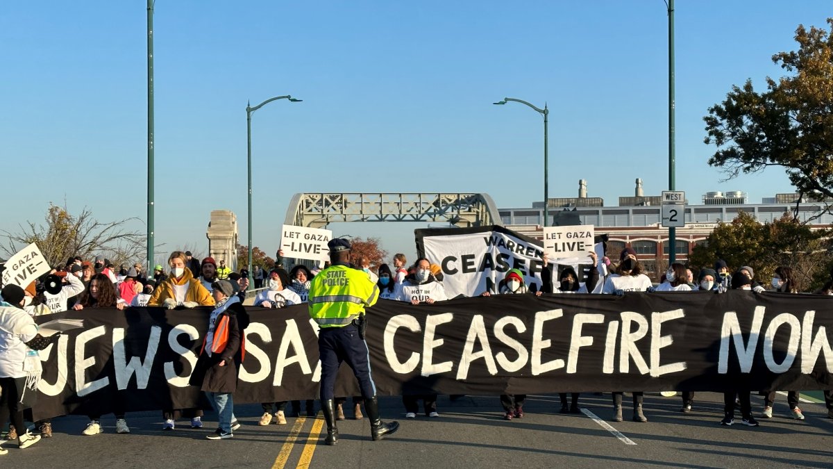 抗议者阻塞波士顿交通，呼吁加沙停火