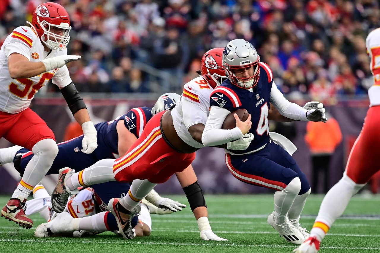 Chiefs beat Patriots 27-17, close in on 8th straight AFC West title