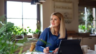 4 free happiness courses you can start today for a more positive 2024