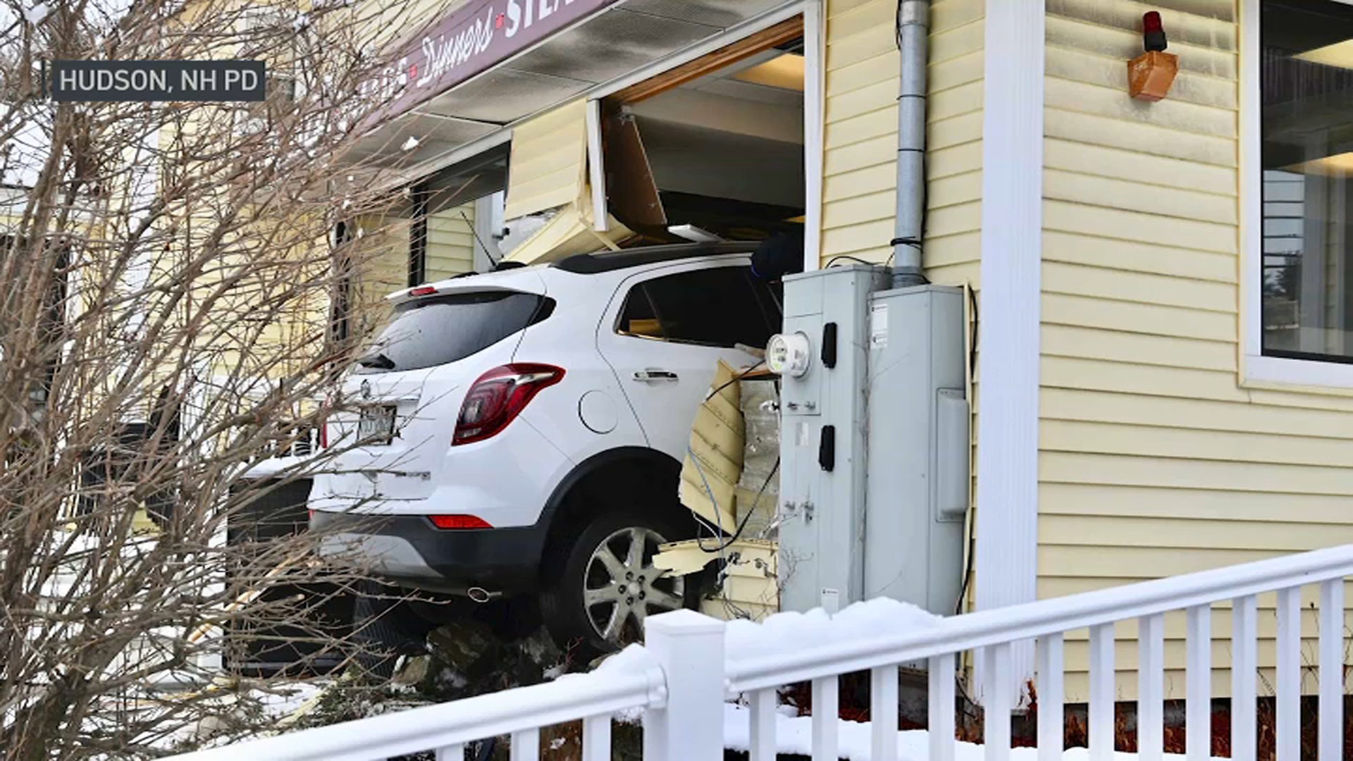 Mickey's NY Pizza Restaurant in Hudson, NH damaged by SUV crash