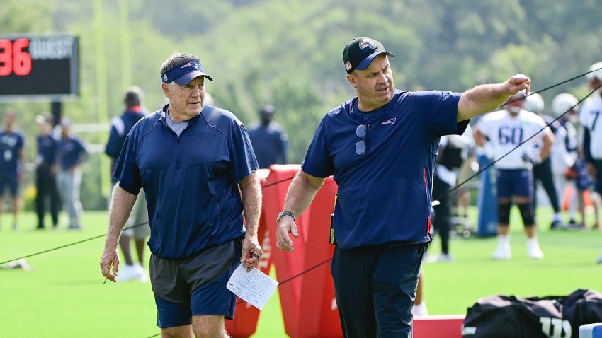 Jul 26, 2023; Foxborough, MA, USA; New England Patriots offensive coordinator/quarterbacks coach Bill O’Brien (right) points something out to head coach Bill Belichick during training camp at Gillette Stadium. Mandatory Credit: Eric Canha-USA TODAY Sports