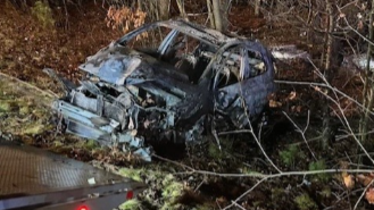 State Trooper Rescues Woman From Epping Nh Crash Nbc Boston