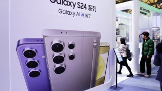 SHANGHAI, CHINA – MARCH 14, 2024 – Visitors visit the Galaxy S24 phones at SAMSUNG booth at AWE2024 in Shanghai, China, March 14, 2024.