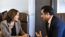 Pedro Guerrero speaks with Vice President Kamala Harris onboard Air Force Two. 